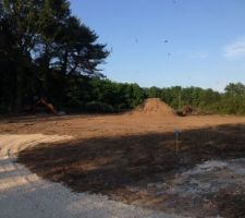 Terrain aplati et chemin d'acc&egrave;s