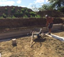 D&eacute;but du vide sanitaire sur 4 rangs de parpaing