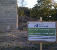 Pose du panneau "forum construire"