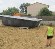 Piscine (pas pour nous ) juste une nuit sur notre terrain