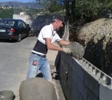 Une bonne journée de béton pour remplir tout les blocs