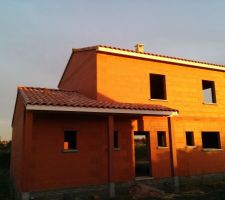 Maison hors d'eau et conduit de fumée posé