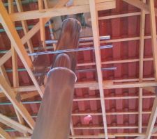 Maison hors d'eau et conduit de fumée posé