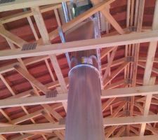 Maison hors d'eau et conduit de fumée posé