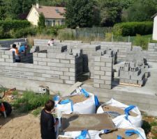 Début construction des murs