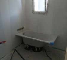 Sdb étage (baignoire scellée)