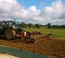 Préparation du terrain pour la pelouse