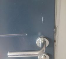 Notre porte d'entrée et sa rayure !
