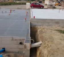 Dalle coul&eacute;e pour nos voisins :)