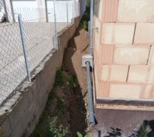 Regard d'eau pluviale sur équerre et acheminement vers l'évacuation