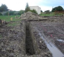 Première fouille pour les fondations du mur nord