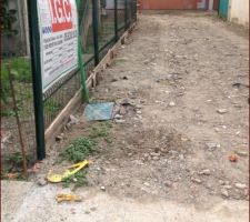 Les terres exercent une pression sur la clôture existante