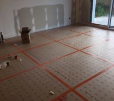 Pose de l'isolant avant plancher chauffant