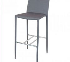 Chaises de bar hauteur d assise 61cm. Commandées en noires