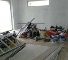 S&eacute;jour enduit, ponc&eacute; avec gros bazard ambiant