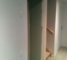 Fermeture dessous escalier