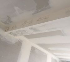 Pour vous montrer comment c'était après qu'ils aient bloqué le chantier au moment de la chape liquide. depuis ils ont enduit pour tout cacher.