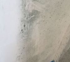 Pour vous montrer comment c'était après qu'ils aient bloqué le chantier au moment de la chape liquide. depuis ils ont enduit pour tout cacher.