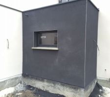 Depuis ça à été repeint mais à la place j'ai des gros coup de rouleau, autant dire pas mieux, ce qui à été mis dans les réserves et qui n'est toujours pas fait