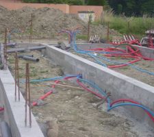 Passage des gaines élec et des PVC eaux usées