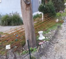 Ferraille d&eacute;pos&eacute; sur le terrain des voisins