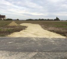 Chemin d'accès à notre terrain réalisé par notre terrassier