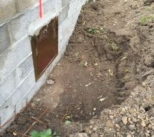 Début du terrassement pour la courette anglaise d'accès au Vide Sanitaire