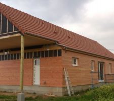 Le tour de la maison et le haut de la charpenterie 
les piliers ont étaient changer, ceux d'avant étaient trop court...