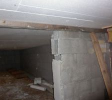 Etais mis en place sous le plancher avant coulage