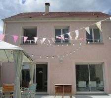 Guirlandes led et fanions de sortie pour une soir&eacute;e anniversaire.