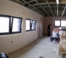 Pl&acirc;tre projet&eacute;e