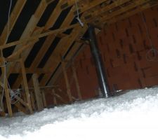 38,5 cm de "neige poudreuse" dans les combles !