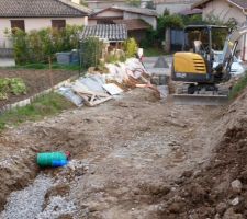 Mise en place gravier, grillage avertisseur et remblais