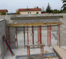 Coffre tunnel de volet roulant de la salle &agrave; manger et son linteau