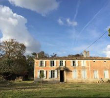 La façade sud de la maison après nettoyage