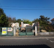 La facade apres un jour  de demolition