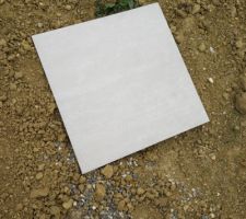 Carrelage principal de la maison 60*60 
il fait très clair en extérieur et plus sombre en intérieur