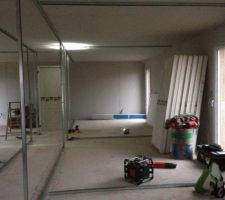 Pose des cloisons, isolation et electricit&eacute;