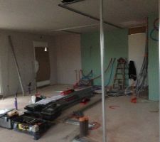 Pose des cloisons, isolation et electricité
