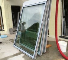 Livraison des fenêtres... Le triple vitrage, c'est du lourd ?