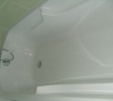 Joint fait autour de la baignoire