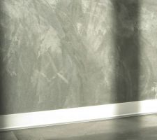 Pose des plinthes alu