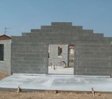 Dalle coulée une future belle terrasse
il va falloir trouver une idée de finition