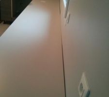 Installation de la cuisine. Cloisons bomb&eacute;es...