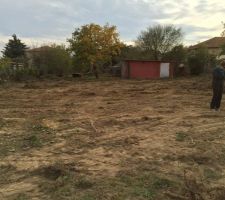 Le terrain compl&egrave;tement vierge! Ahaha, oui on l'a massacr&eacute;! Mais pour le coup, il est vraiment vierge de toute plantation cette fois:)