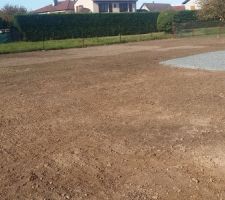 Terrain propre pour semer la pelouse