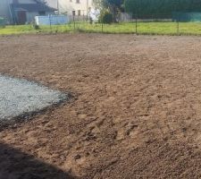 Terrain propre pour semer la pelouse
