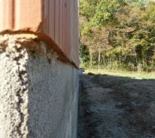 La future goute d'eau de l?enduit de fa&ccedil;ade