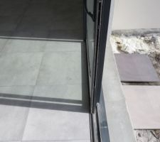 Carrelage pour terrasse extérieur noir ou gris?