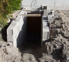 Rampe d'accès au sous-sol.